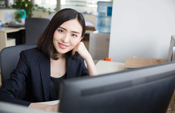 辦公室白領(lǐng)工服定做