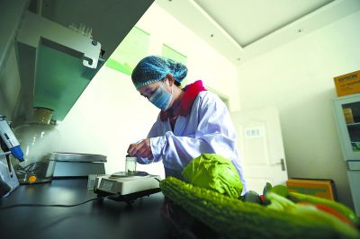 工服加工廠的面料質(zhì)檢