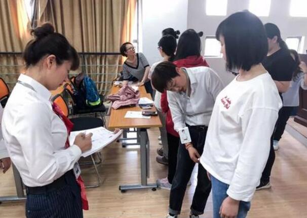 企業(yè)為員工定做工服