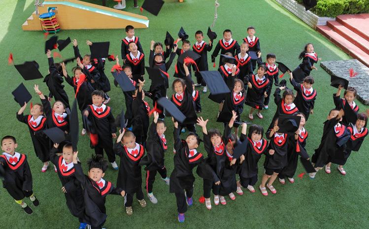 兒童校服定制生產(chǎn)合照