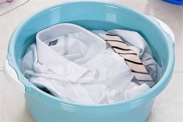 在家清潔工作服的方法