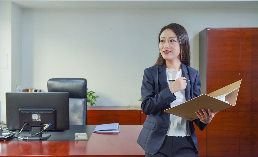 女士西裝怎么搭配好看